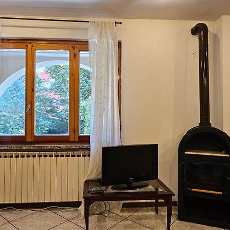 Appartamento Con Ingresso Autonomo, Giardino Privato E Portico Introbio Εξωτερικό φωτογραφία