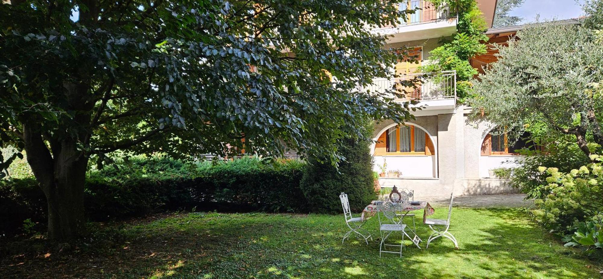 Appartamento Con Ingresso Autonomo, Giardino Privato E Portico Introbio Εξωτερικό φωτογραφία