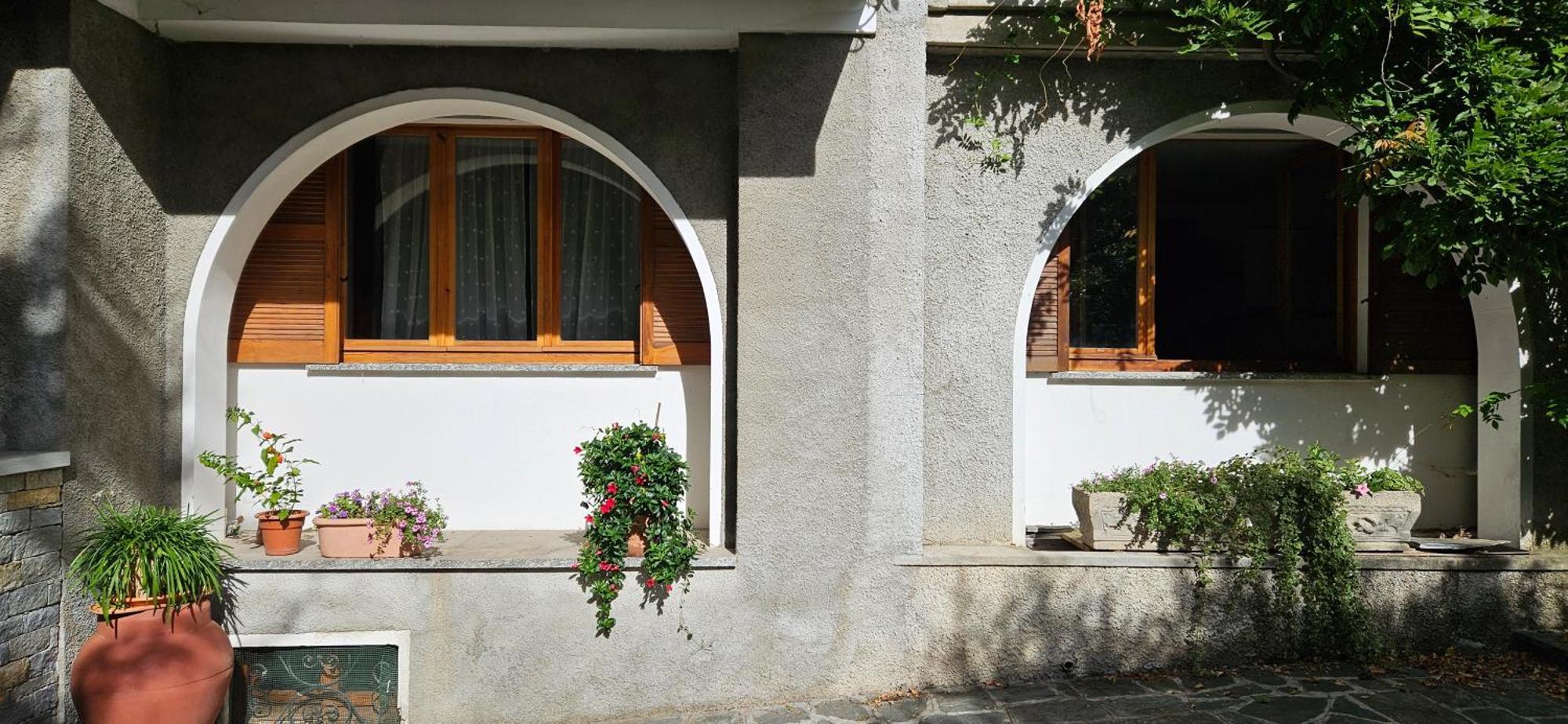 Appartamento Con Ingresso Autonomo, Giardino Privato E Portico Introbio Εξωτερικό φωτογραφία