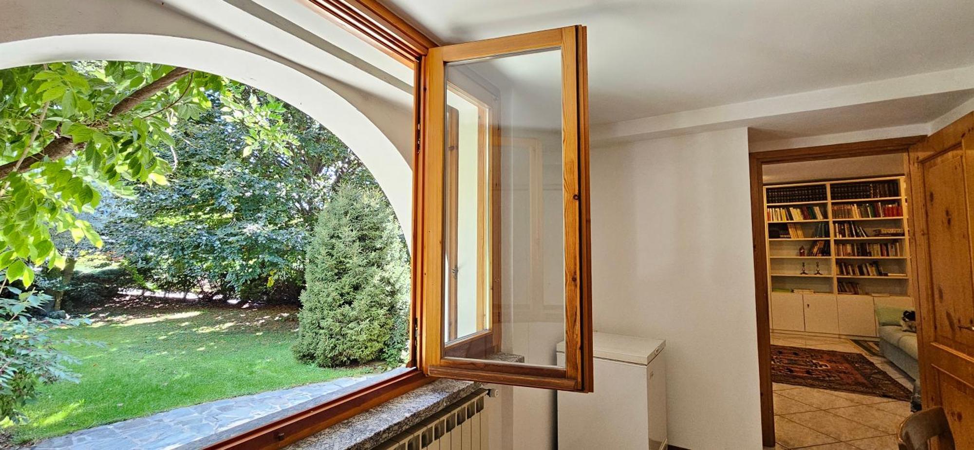 Appartamento Con Ingresso Autonomo, Giardino Privato E Portico Introbio Εξωτερικό φωτογραφία