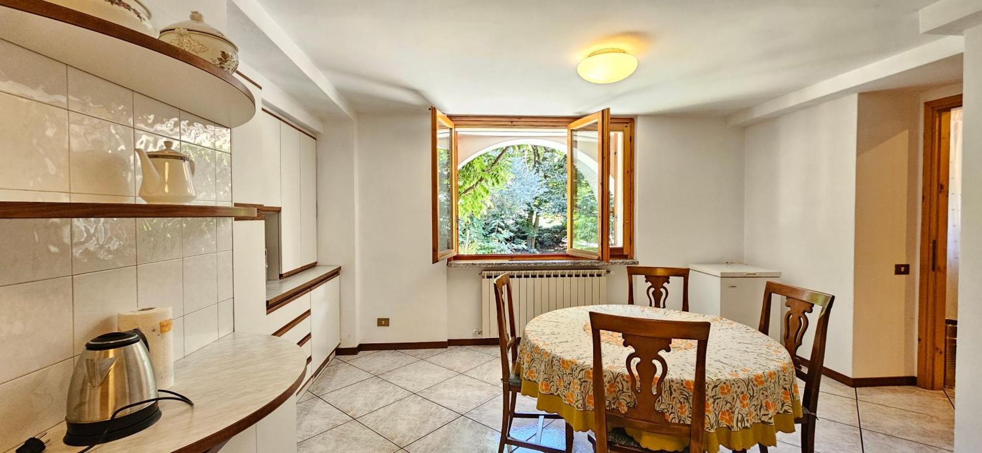 Appartamento Con Ingresso Autonomo, Giardino Privato E Portico Introbio Εξωτερικό φωτογραφία
