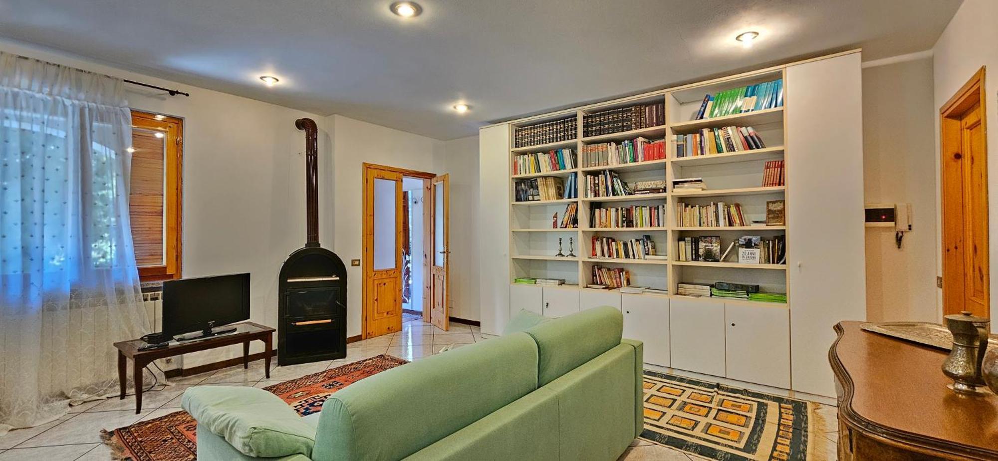Appartamento Con Ingresso Autonomo, Giardino Privato E Portico Introbio Εξωτερικό φωτογραφία