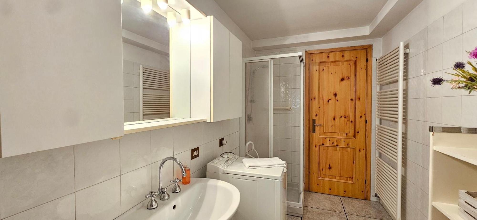Appartamento Con Ingresso Autonomo, Giardino Privato E Portico Introbio Εξωτερικό φωτογραφία