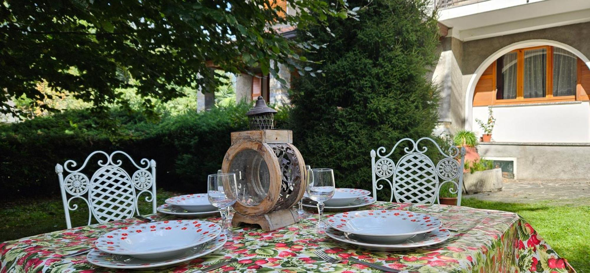 Appartamento Con Ingresso Autonomo, Giardino Privato E Portico Introbio Εξωτερικό φωτογραφία